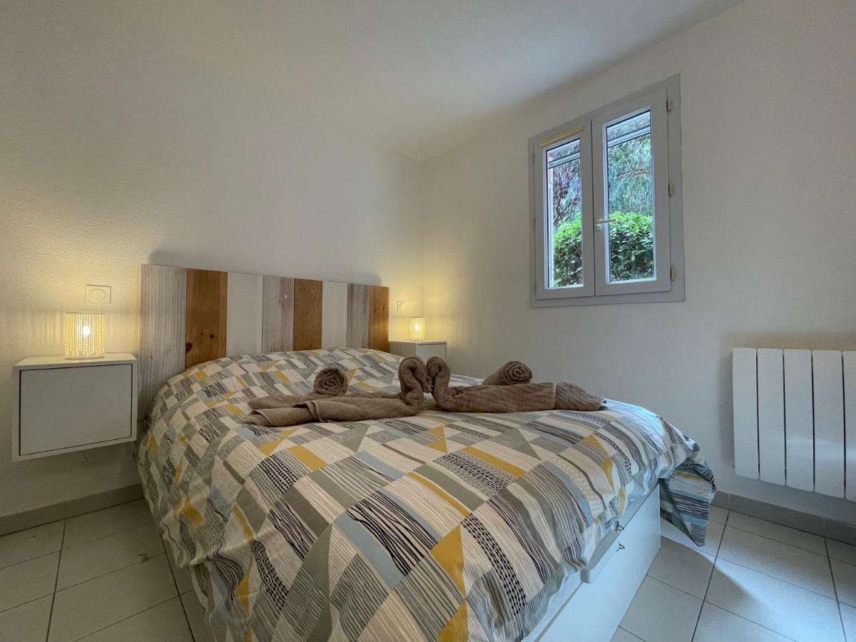 Appartement En Residence Privee, Face A La Mer Avec Acces Direct Plage Йер Экстерьер фото