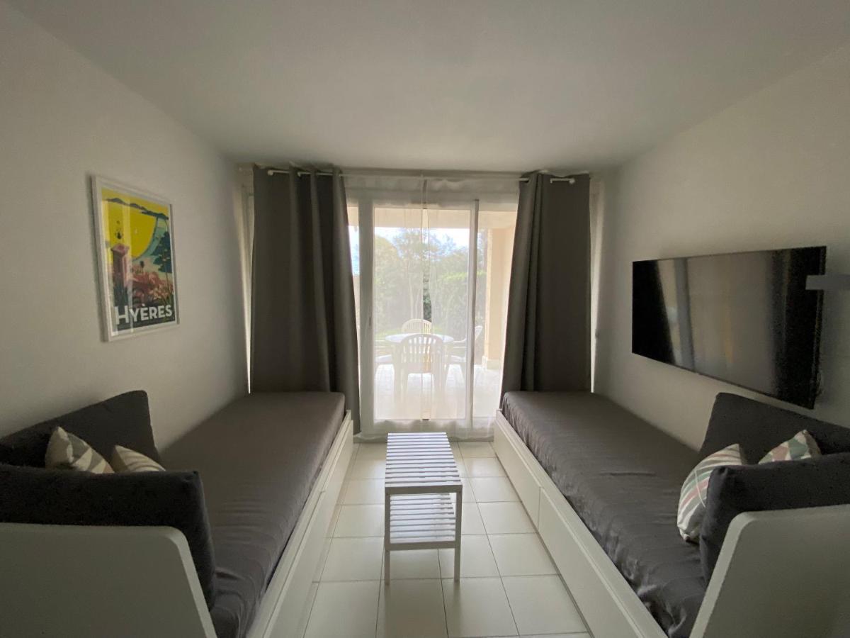 Appartement En Residence Privee, Face A La Mer Avec Acces Direct Plage Йер Экстерьер фото